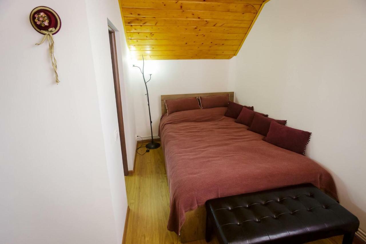 Casa Florilor Hotel Curtea de Argeş Esterno foto