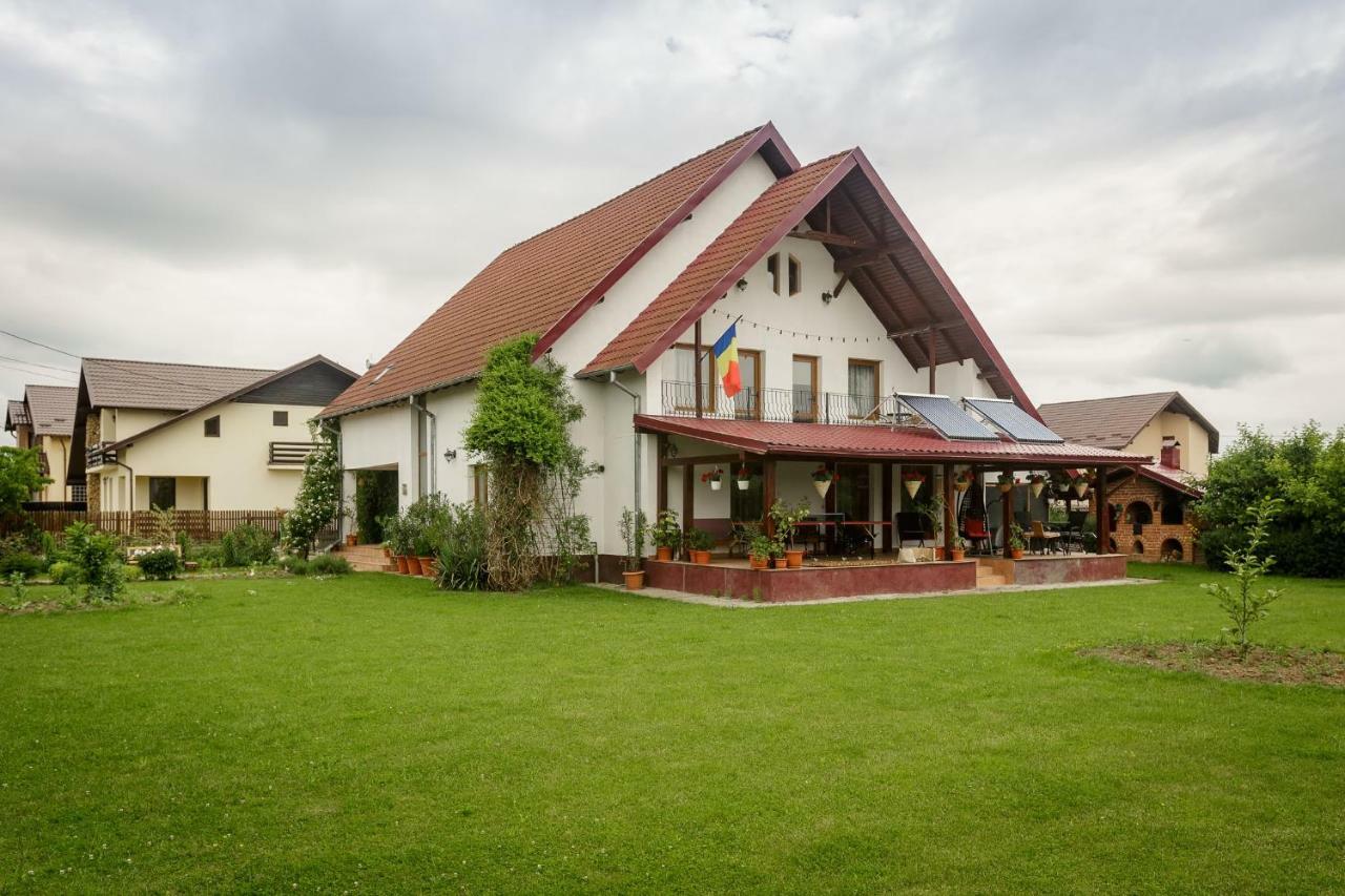 Casa Florilor Hotel Curtea de Argeş Esterno foto