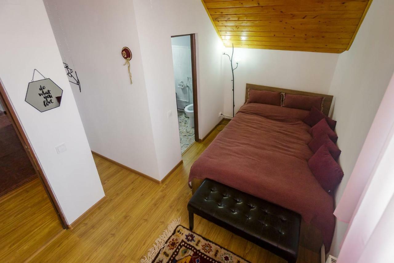 Casa Florilor Hotel Curtea de Argeş Esterno foto