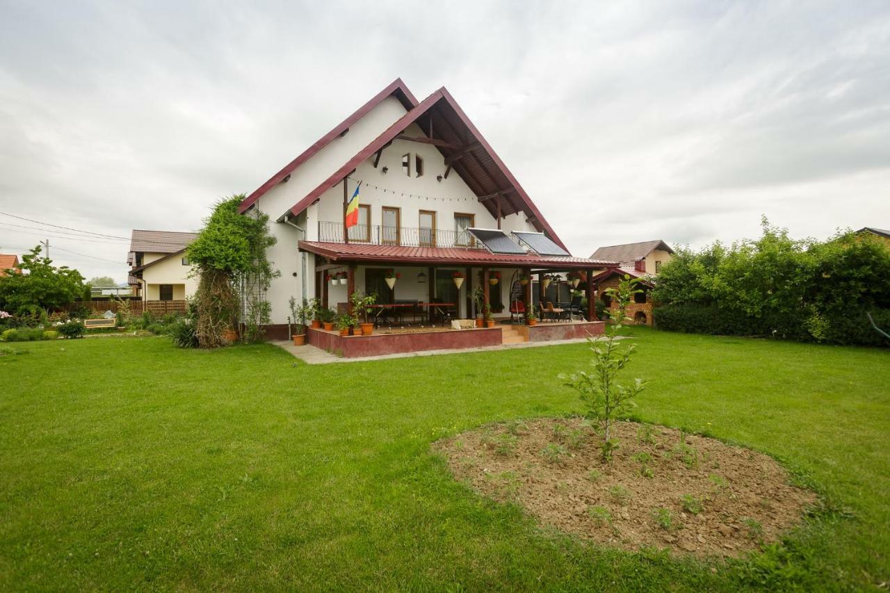Casa Florilor Hotel Curtea de Argeş Esterno foto