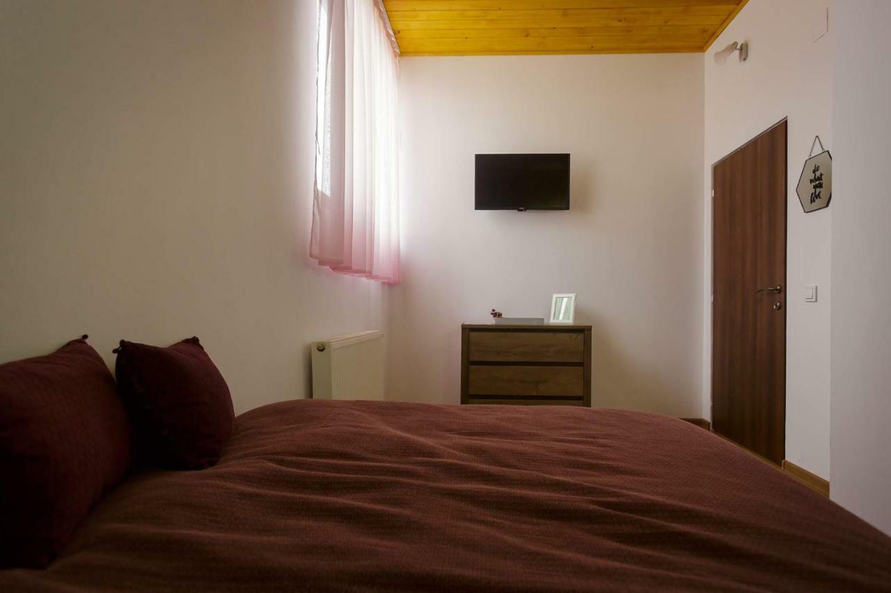 Casa Florilor Hotel Curtea de Argeş Esterno foto