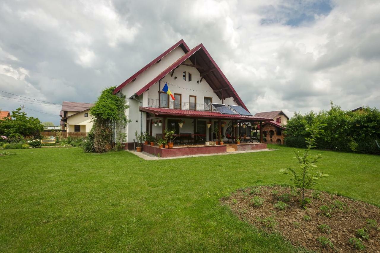 Casa Florilor Hotel Curtea de Argeş Esterno foto