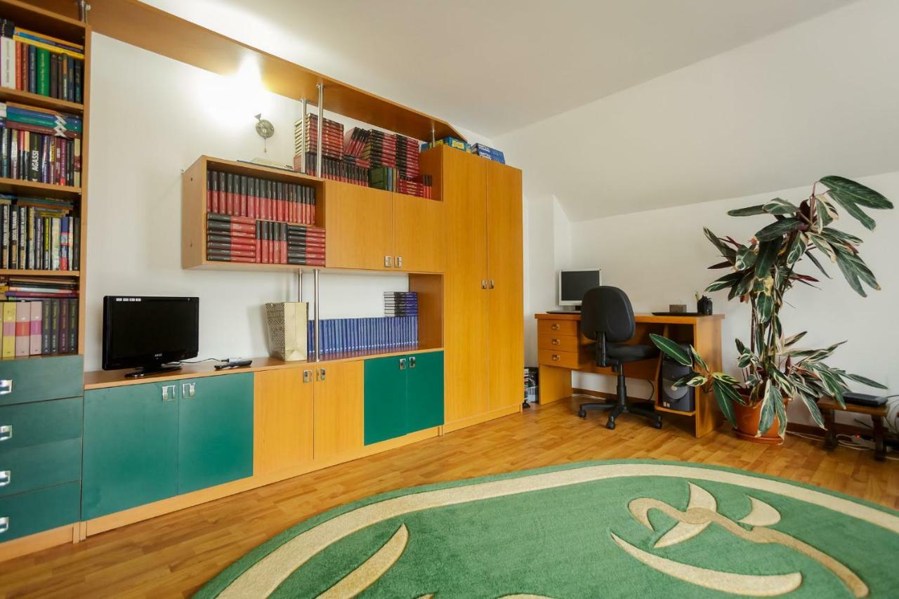 Casa Florilor Hotel Curtea de Argeş Esterno foto