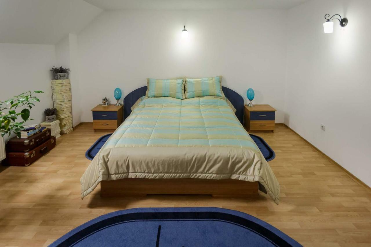 Casa Florilor Hotel Curtea de Argeş Esterno foto