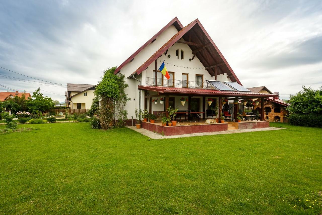 Casa Florilor Hotel Curtea de Argeş Esterno foto