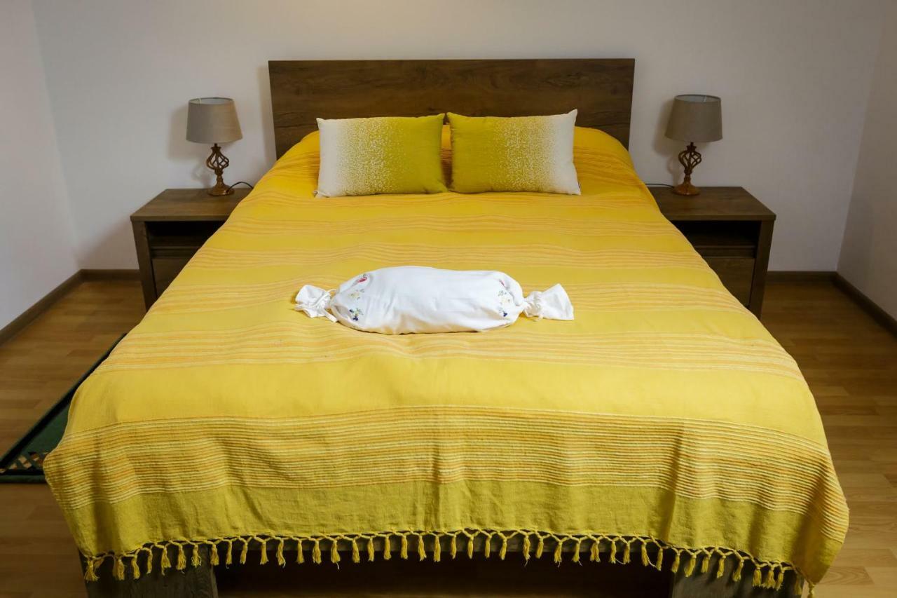 Casa Florilor Hotel Curtea de Argeş Esterno foto